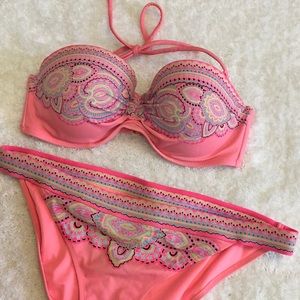 Victoria’s Secret bikini 👙 size 34D // M